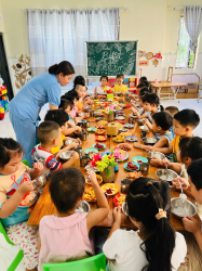 Hình ảnh TRƯỜNG MẦM NON XƯƠNG HUÂN  TỔ CHỨC TIỆC BUFFET CUỐI NĂM HỌC 2024 – 2025