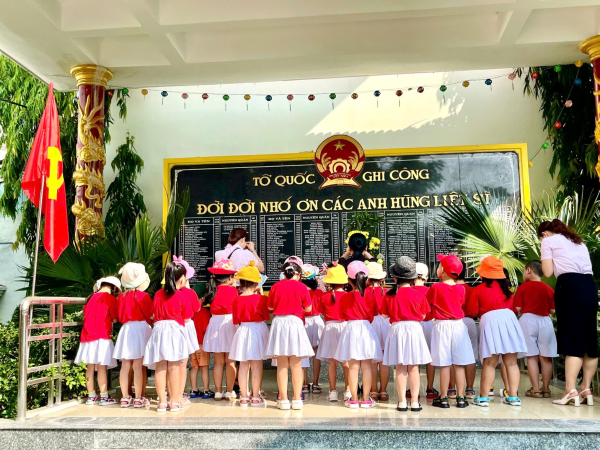 TỔ CHỨC CHO TRẺ LỚP MG 5 – 6 TUỔI “THAM QUAN DI TÍCH LỊCH SỬ ĐÌNH XƯƠNG HUÂN”