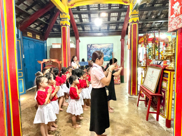TỔ CHỨC CHO TRẺ LỚP MG 5 – 6 TUỔI “THAM QUAN DI TÍCH LỊCH SỬ ĐÌNH XƯƠNG HUÂN”
