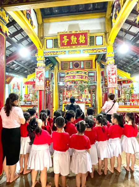 TỔ CHỨC CHO TRẺ LỚP MG 5 – 6 TUỔI “THAM QUAN DI TÍCH LỊCH SỬ ĐÌNH XƯƠNG HUÂN”