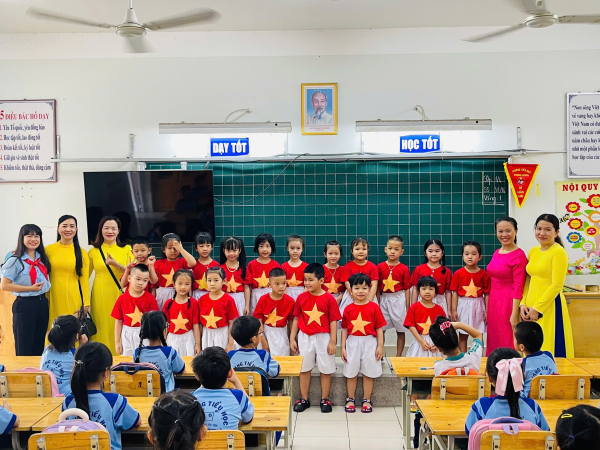 TRƯỜNG MẦM NON XƯƠNG HUÂN TỔ CHỨC CHO CHÁU  MG 5 – 6 TUỔI THAM QUAN TRƯỜNG TIỂU HỌC XƯƠNG HUÂN  NĂM HỌC 2024 – 2025