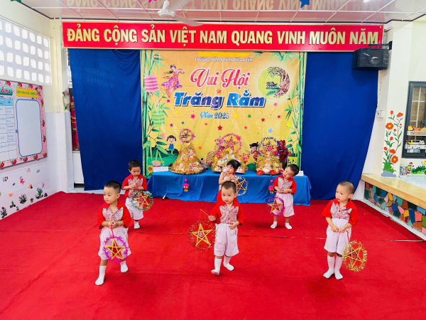 TRƯỜNG MẦM NON XƯƠNG HUÂN TỔ CHỨC VUI HỘI TRĂNG RẰM NĂM HỌC 2025 – 2026