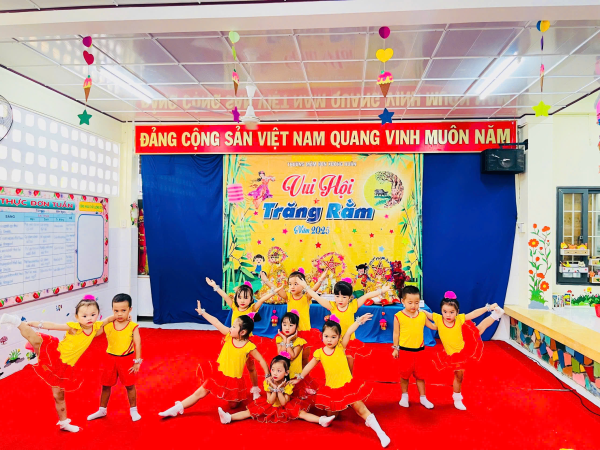 TRƯỜNG MẦM NON XƯƠNG HUÂN TỔ CHỨC VUI HỘI TRĂNG RẰM NĂM HỌC 2025 – 2026