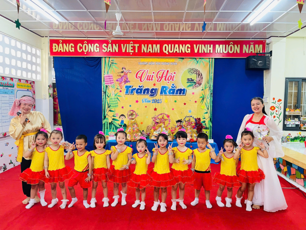 TRƯỜNG MẦM NON XƯƠNG HUÂN TỔ CHỨC VUI HỘI TRĂNG RẰM NĂM HỌC 2025 – 2026