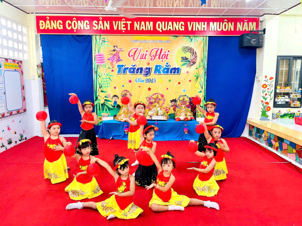 TRƯỜNG MẦM NON XƯƠNG HUÂN TỔ CHỨC VUI HỘI TRĂNG RẰM NĂM HỌC 2025 – 2026